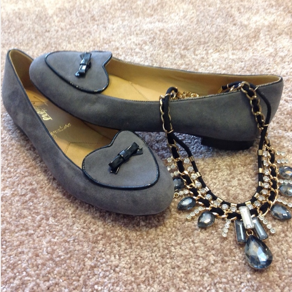 NEW Trotters Gray Black Flats